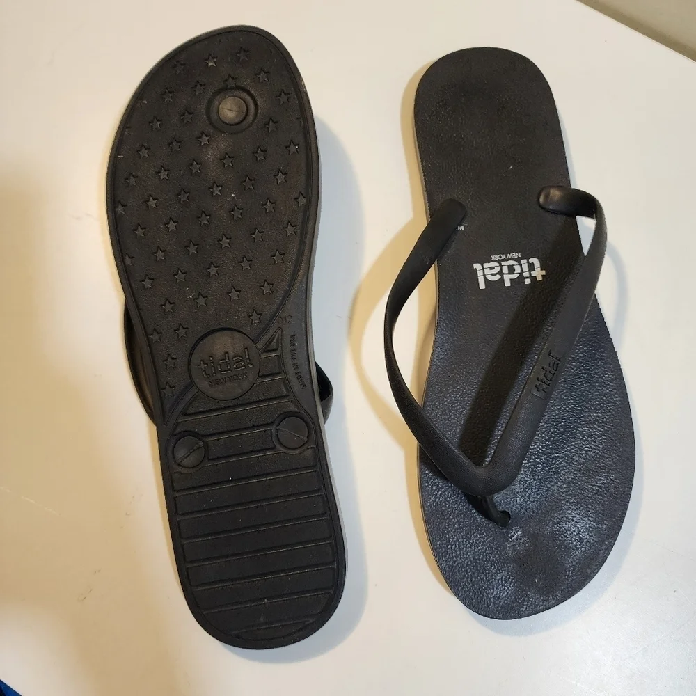 TIDAL men's black flipflops Sandals size 12M